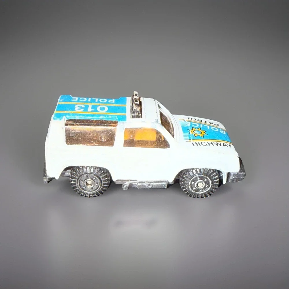 Pioneer Down Town Patrol Ford‎ Bronco II Diecast Police SUV 1:64